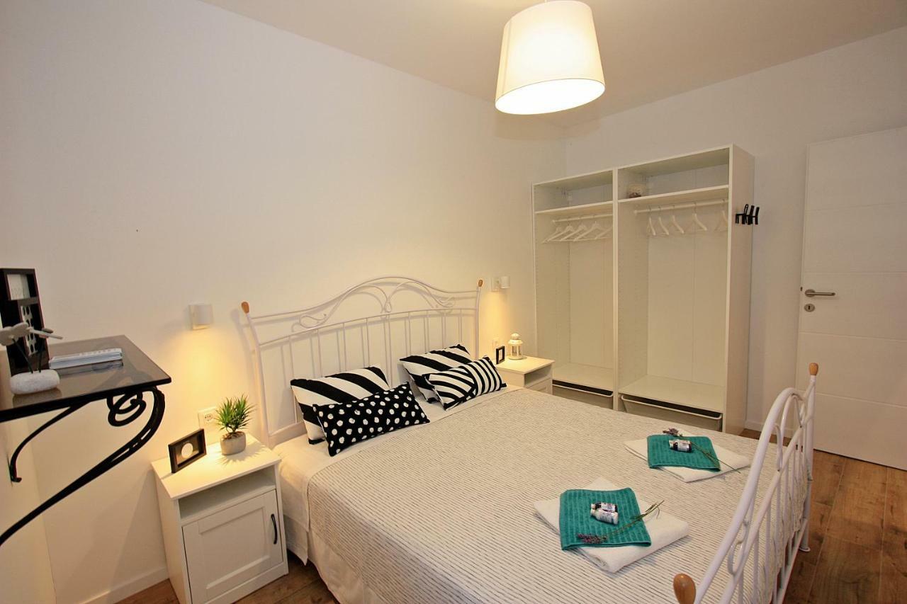 Apartman Michelangelo In The Centar Of Supetar Exterior foto